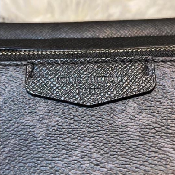 Pristine 100% Authentic LV Outdoor Bumbag in Noir - Picture 2 of 12